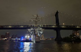 New York: Un navire mexicain heurte le pont de Brooklyn