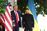 Trump 'adore' le costume de Zelensky...