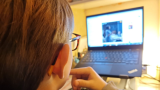 L'Europe décidée à 'protéger ses enfants' des réseaux sociaux