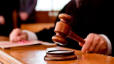 Mandat de dépôt contre un homme d'affaires